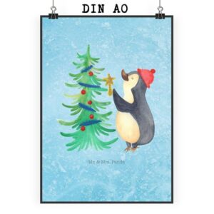 Mr. & Mrs. Panda Poster DIN A0 Pinguin Weihnachtsbaum - Eisblau - Geschenk, Nikolaus, Wanddek, Pinguin Weihnachtsbaum (1 St), Herzliche Sprüche, liebevolles Bild